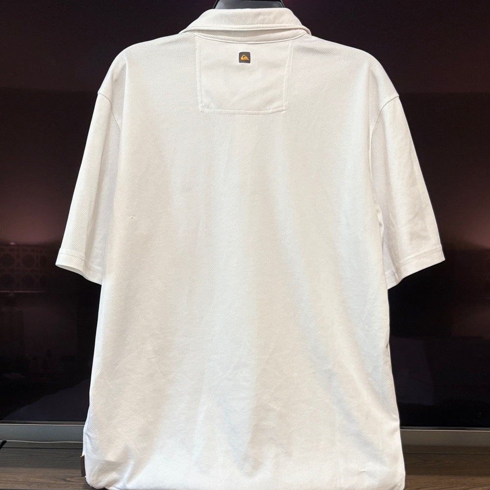 Quiksilver Men's Classic White Polo in EUC - Picture 5 of 7
